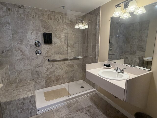 Image 9 for 119) Lodge Suite (1 Bedroom, 2 King Beds)