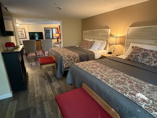 Image 1 for 119) Lodge Suite (1 Bedroom, 2 King Beds)