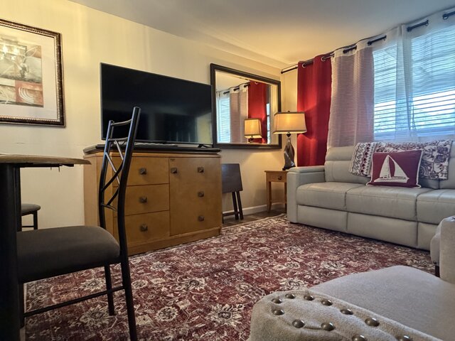 Image 2 for 119) Lodge Suite (1 Bedroom, 2 King Beds)