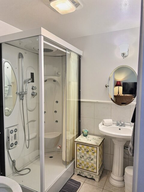 Image 7 for Foster Suite