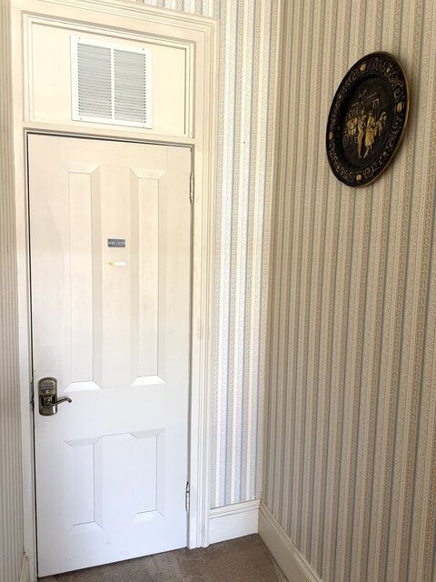 Image 4 for Lawton Suite