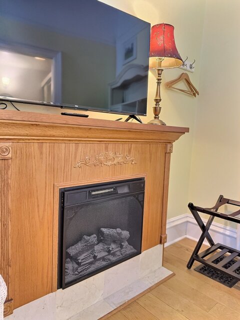 Image 5 for Foster Suite