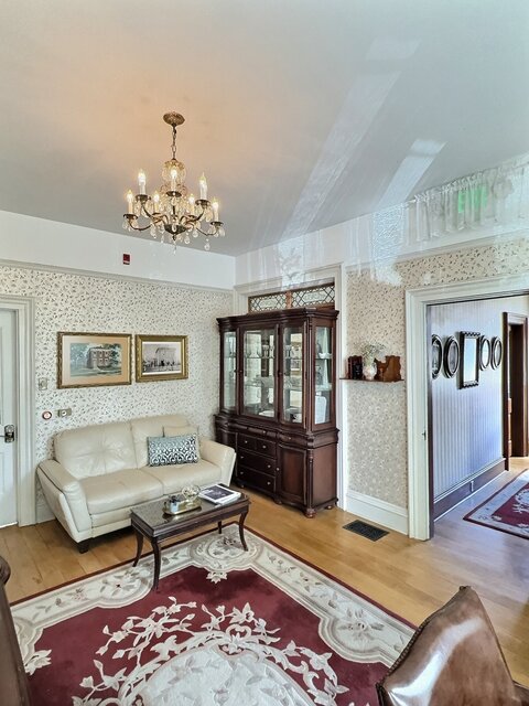 Image 13 for Lawton Suite