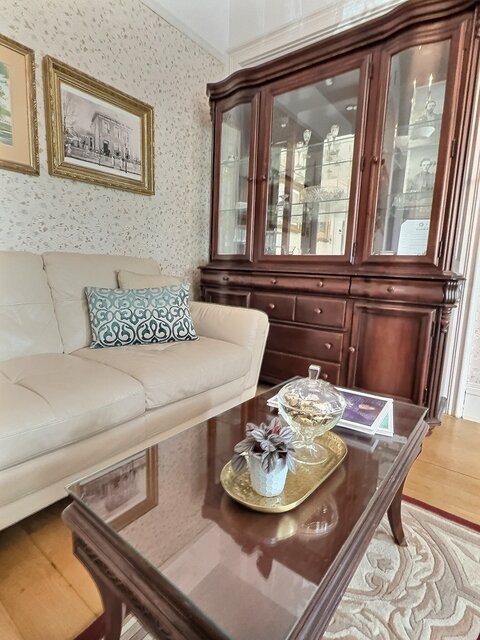 Image 12 for Foster Suite