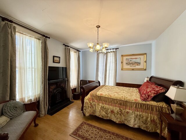 Image 2 for Lincoln Bedroom Suite