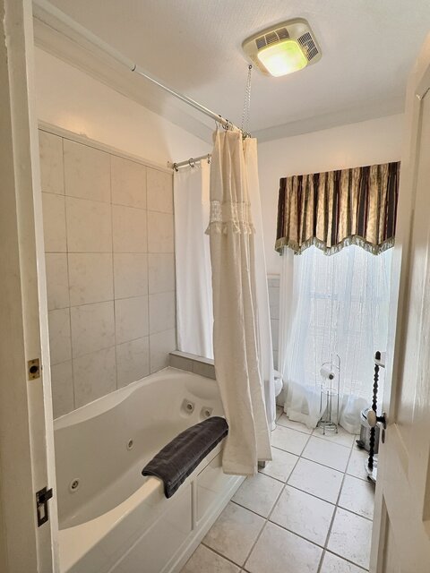 Image 8 for Lawton Suite