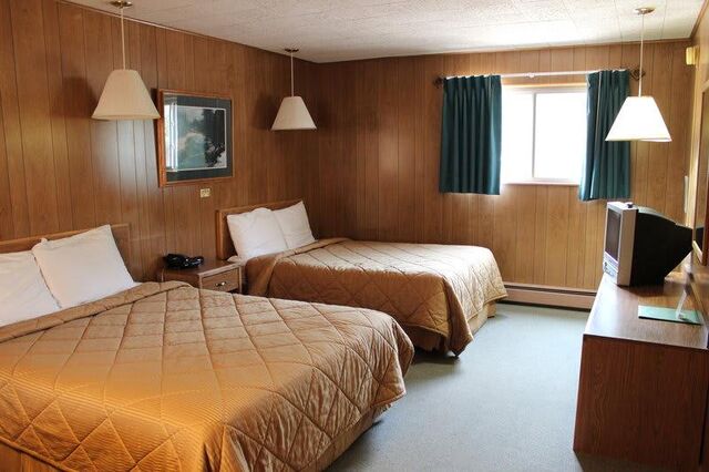 Image 1 for Classic Room - 2 Doubles/Single Bed -Pet Friendly