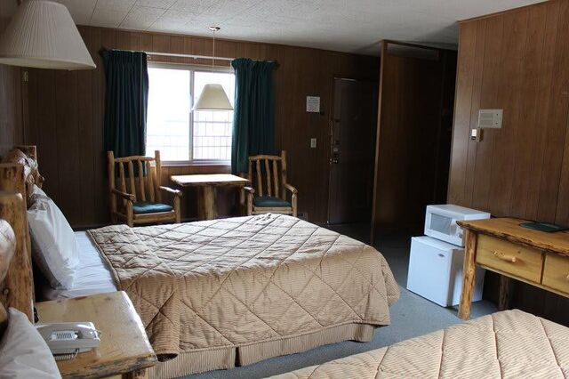 Image 2 for Log Room - 1 King Bed