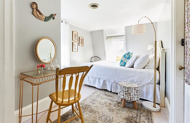 Image 2 for Queen Room