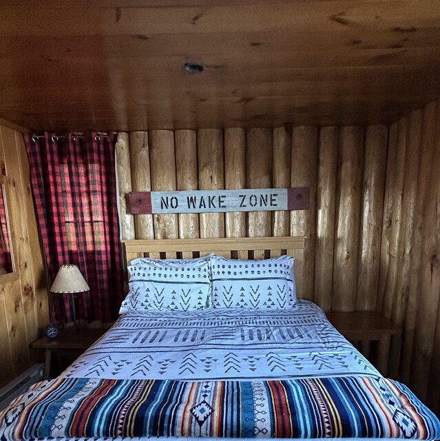 Image 1 for 01) Lakeside Cabin