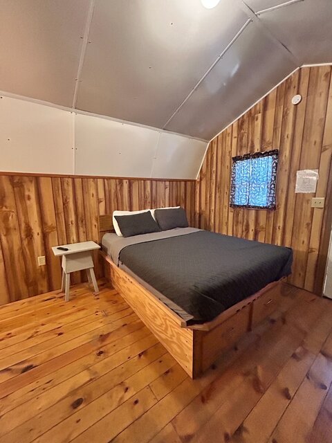 Image 13 for Cabin with Bathroom 1 queen bed