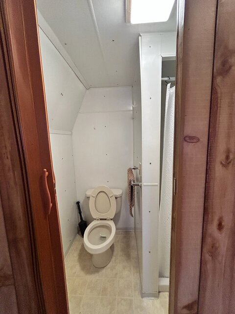 Image 17 for Cabin with Bathroom 1 queen bed