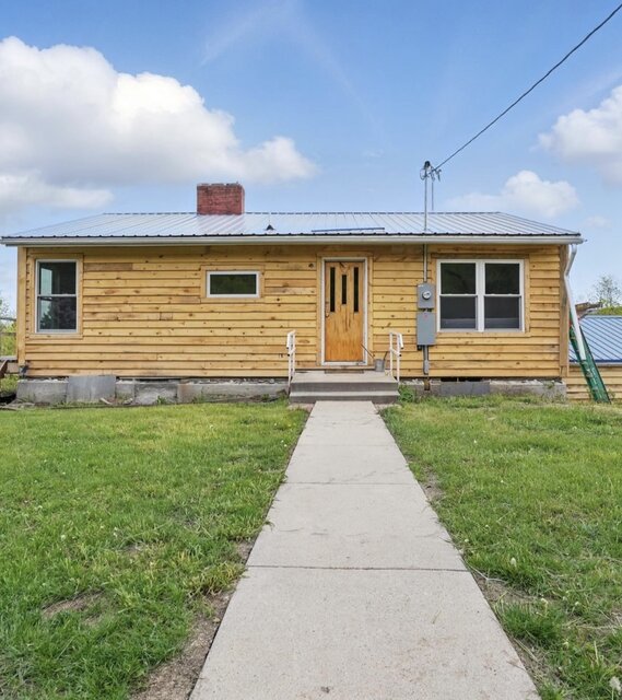 Image 2 for 2Br 1 Bath Cabin Top Floor