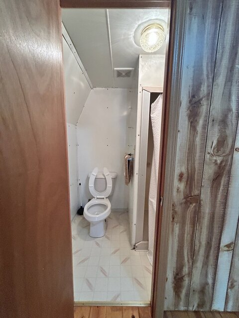 Image 19 for Cabin with Bathroom 1 queen bed