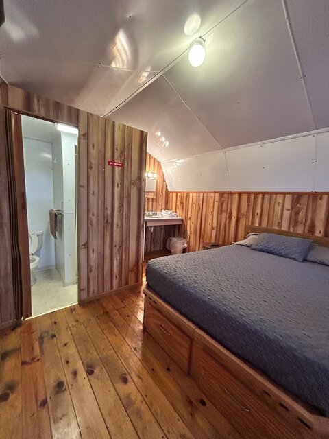 Image 15 for Premium Cabin with Bathroom