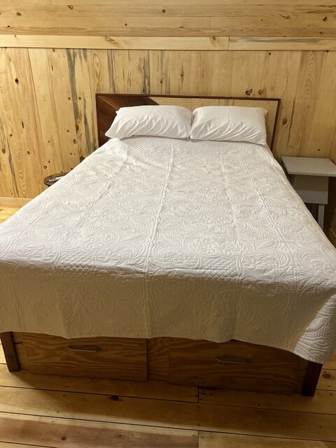 Image 25 for Cabin with Bathroom 1 queen bed