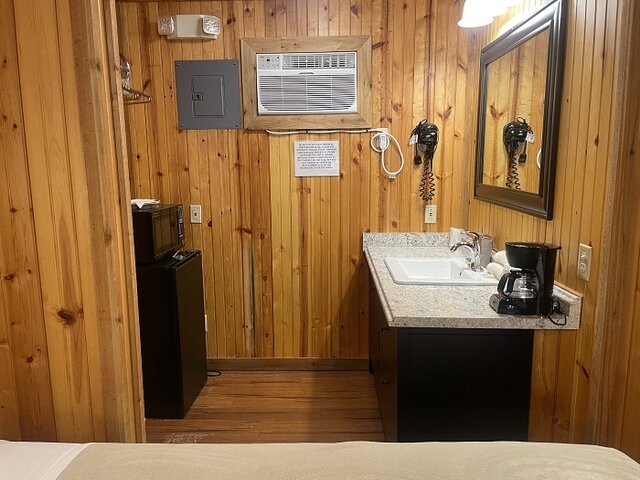 Image 3 for L4 Waterview Motel - 1 Queen *NO PETS ALLOWED*