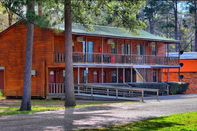 Image 1 for L2 Waterview Motel-2 Twin Beds - *NO PETS ALLOWED*