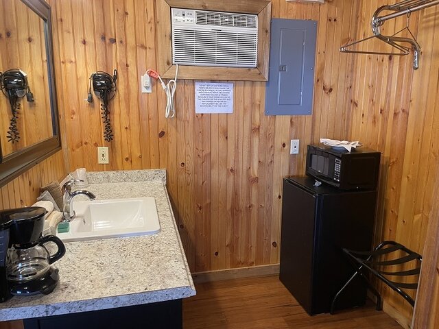 Image 4 for L1 Waterview Motel - 1 Queen -*NO PETS ALLOWED*