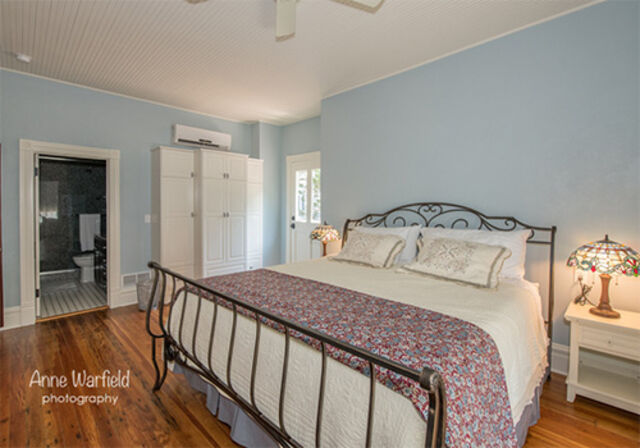 Image 3 for Delphinium Room