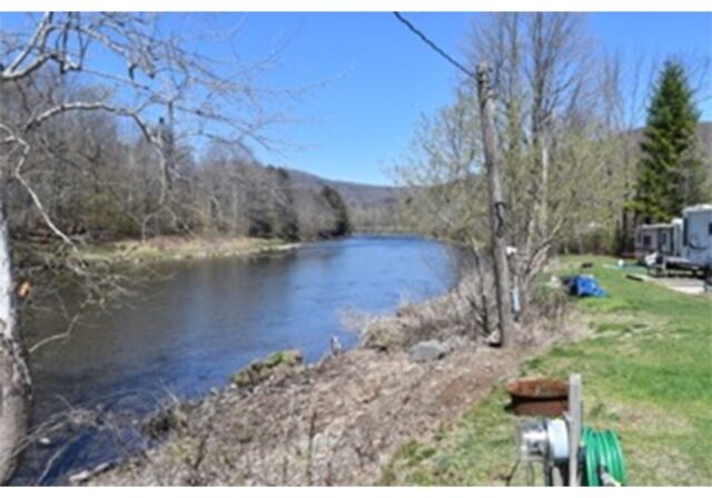 Image 4 for Riverfront 57