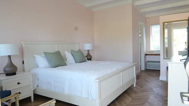 Image 1 for King Room