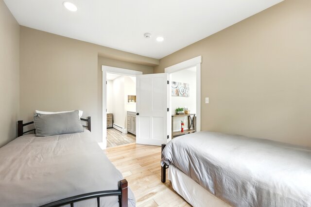 Image 4 for Deerfield Room