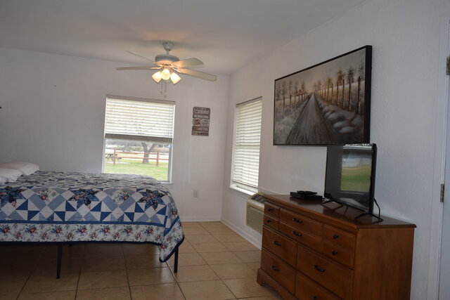 Image 10 for 01) Blue Bonnet Cabin (Efficiency Style)