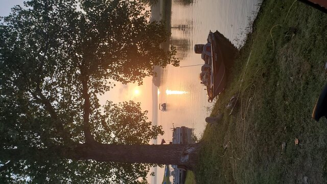 RV site 10 boat tie off and boat traffic