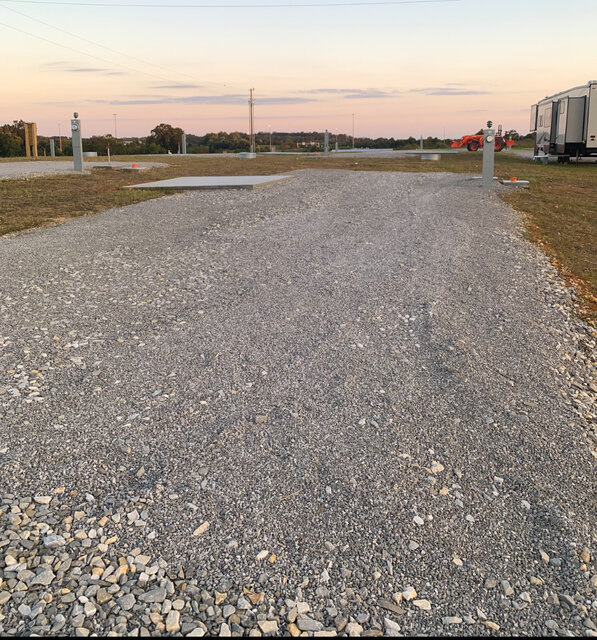 Image 4 for 13) Back In/ Full Hook Up