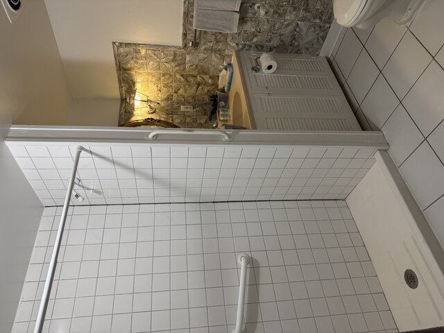 Image 3 for Room 13
