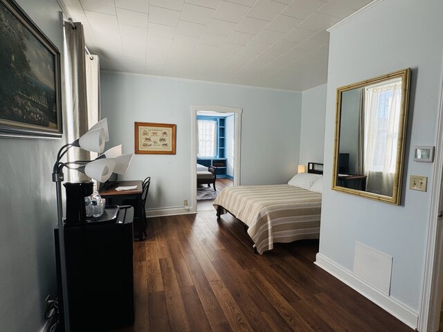 Image 3 for Room 12