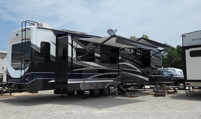 Image 1 for 221) Nightly 70'x25' FHU Pull-Thru