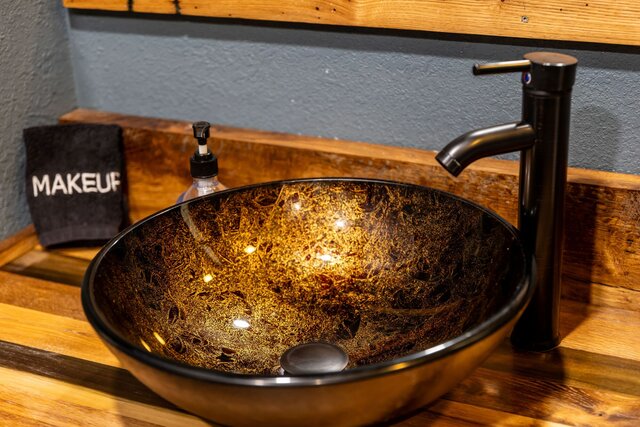 Image 21 for 105 - 18 Valley Lodge Cabin 18