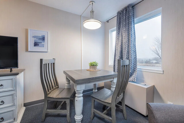 Image 3 for 117) Pet - King