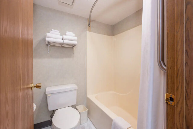 Image 2 for 205) King