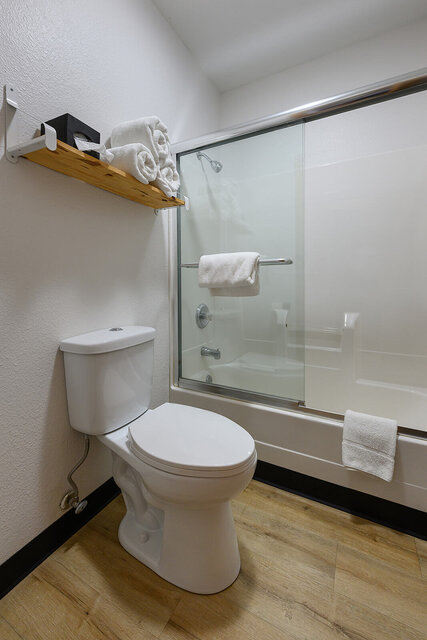 Image 4 for Whalan Queen Room @ The Resort - Trail Facing