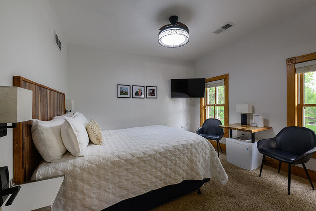 Image 1 for Peterson Garden Facing Queen Room @ The Resort