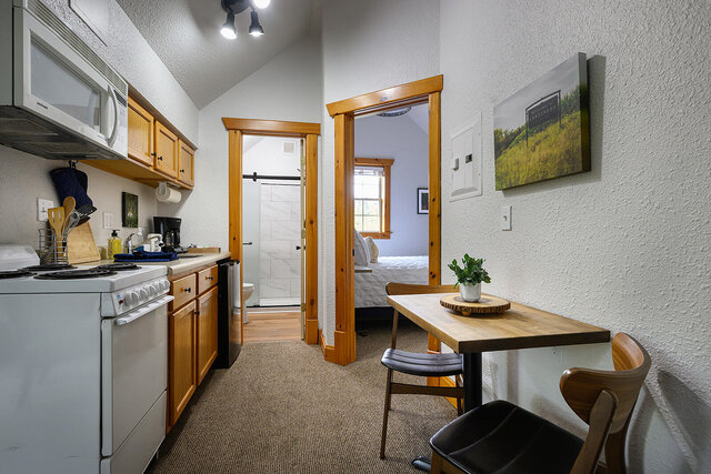 Image 3 for Lanesboro Suite & Treetop Deck @ The Resort