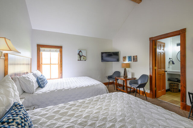 Image 2 for Harmony Room w Queen & Full @ The Resort