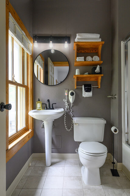 Image 4 for Peterson Garden Facing Queen Room @ The Resort