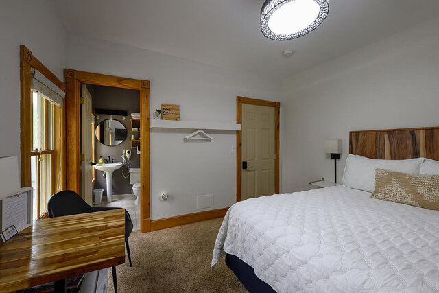 Image 3 for Peterson Garden Facing Queen Room @ The Resort