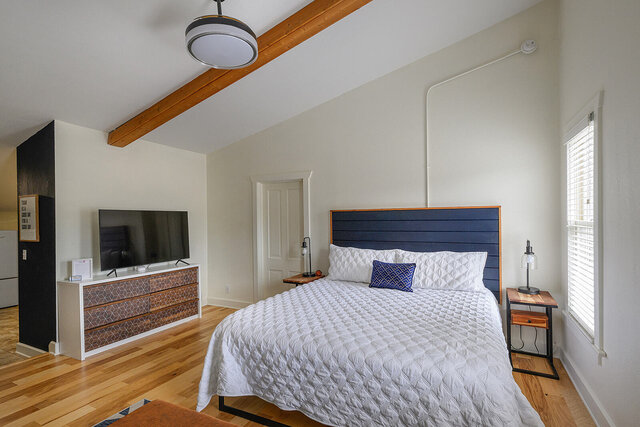 Image 2 for Mayoral Deluxe Downtown Suite @ Paddle On