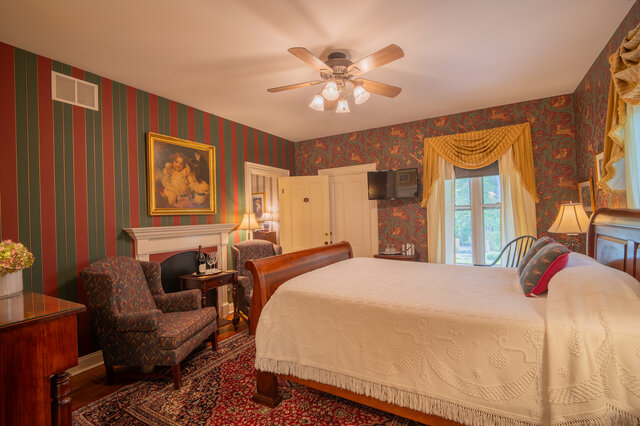 Image 3 for Chart Room - Winstead Inn