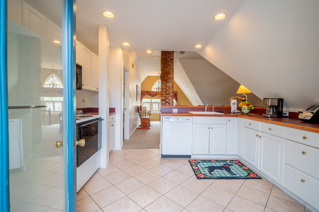 Image 5 for Pool Suite - Winstead Inn