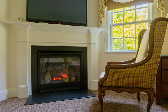 Image 5 for Commander's Stateroom - Winstead Inn