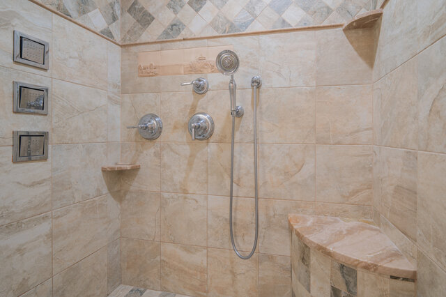 Image 8 for Commander's Stateroom - Winstead Inn