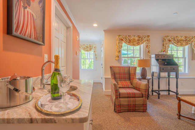 Image 7 for Foreward Stateroom - Winstead Inn