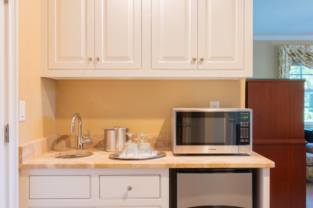 Image 5 for Topside Stateroom - Winstead Inn