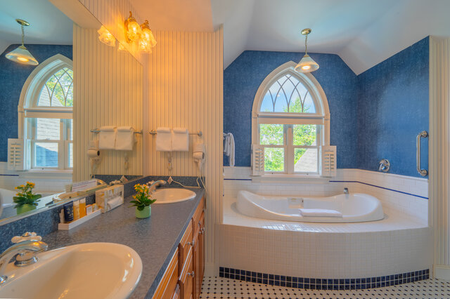 Image 6 for Admiral's Suite - Winstead Inn